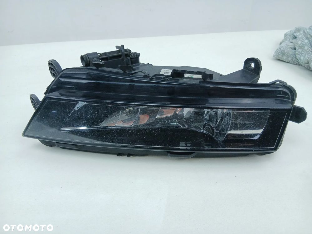 Halogen prawy SKODA OCTAVIA III FL LIFT 5e0941700F - 4