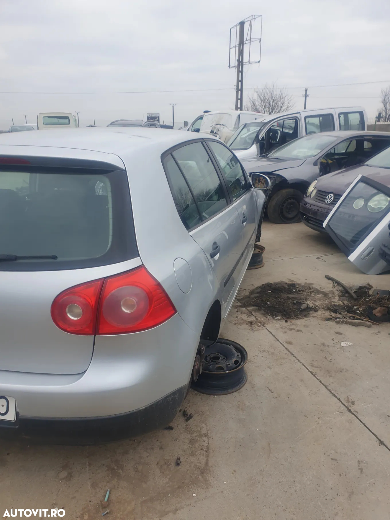 Dezmembrez Volkswagen  Golf  5 1.4 tipul BCA - 2