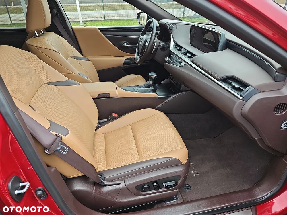 Lexus ES 300h Business Edition - 20