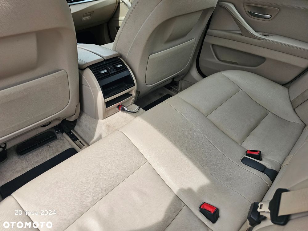 BMW Seria 5 525d xDrive Luxury Line - 9