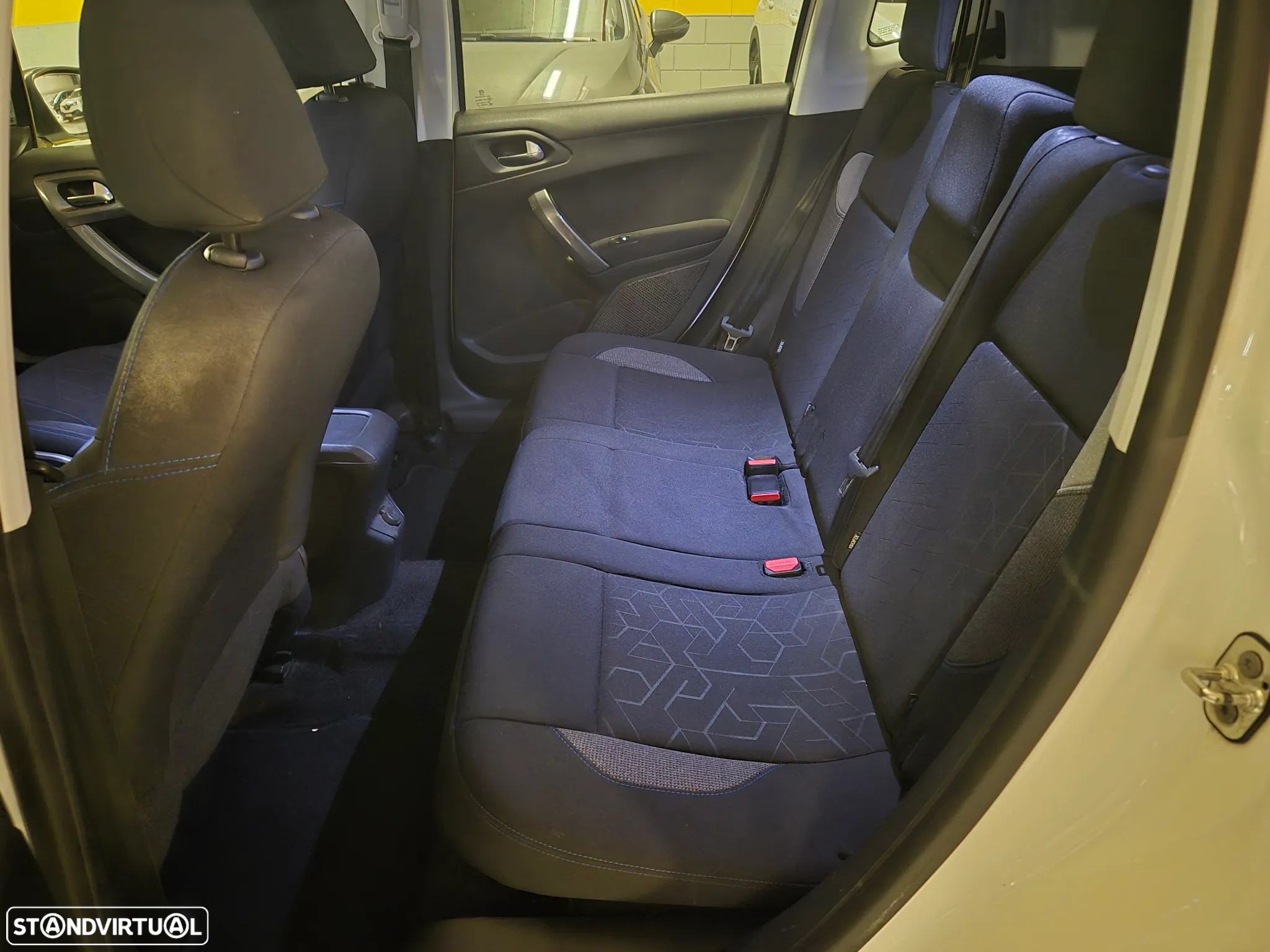 Peugeot 2008 1.5 BlueHDi Style - 14