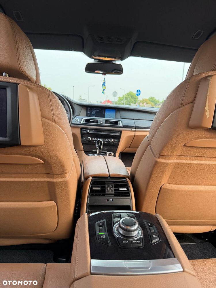 BMW Seria 7 750i xDrive - 19