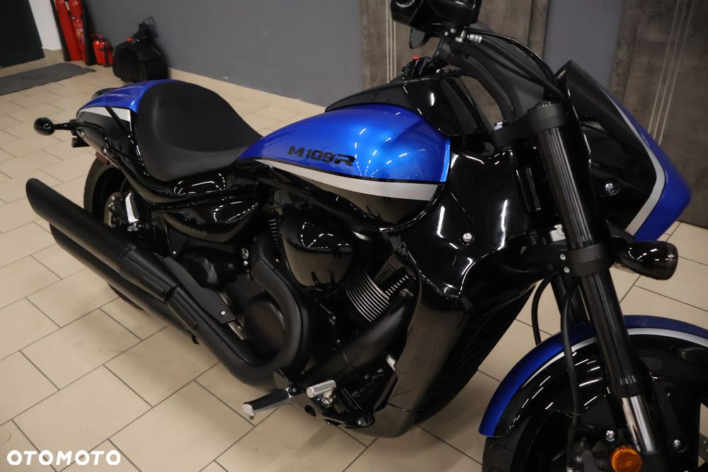 Suzuki Intruder - 13