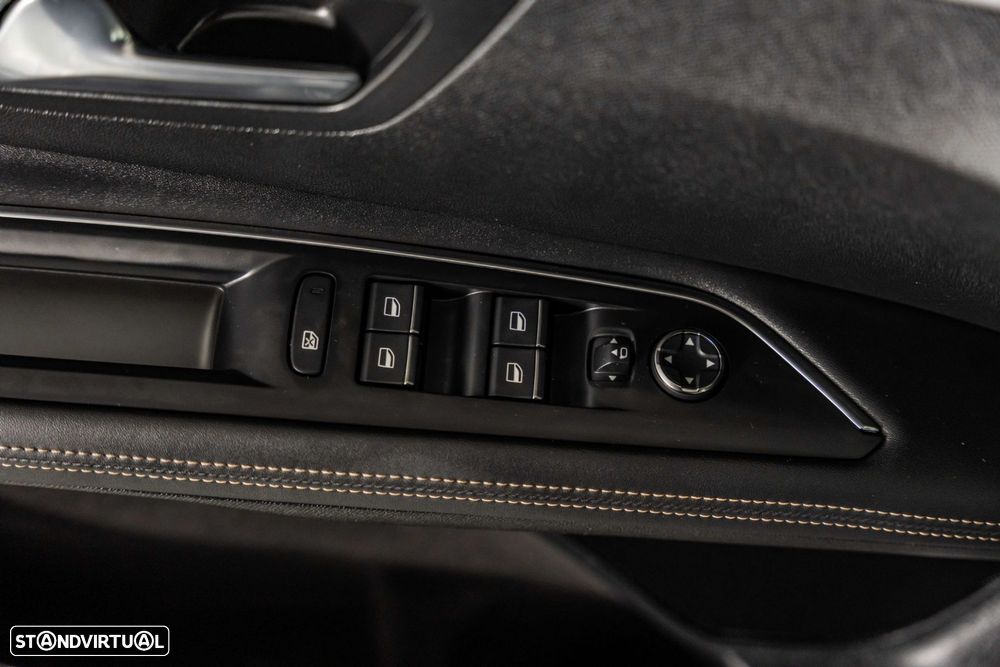 Peugeot 3008 1.6 Hybrid GT Pack e-EAT8 - 24