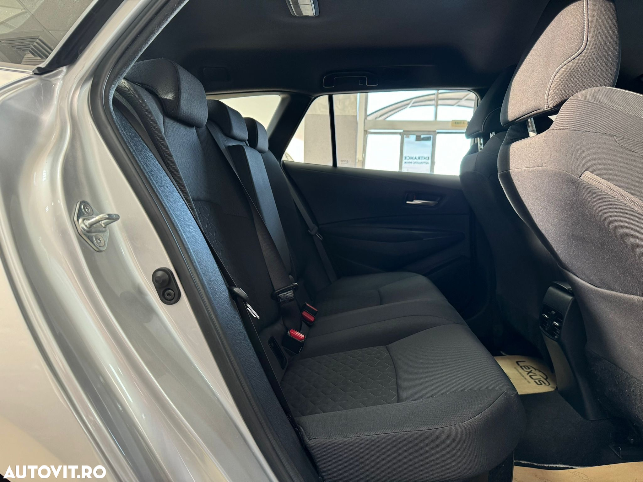 Toyota Corolla 1.8 HSD Business - 14