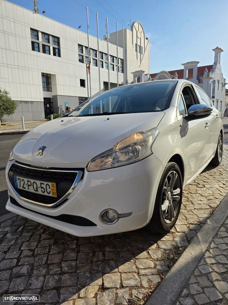 Peugeot 208 1.4 HDi SE Style - 1
