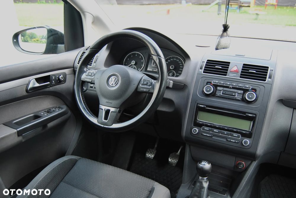Volkswagen Touran - 11