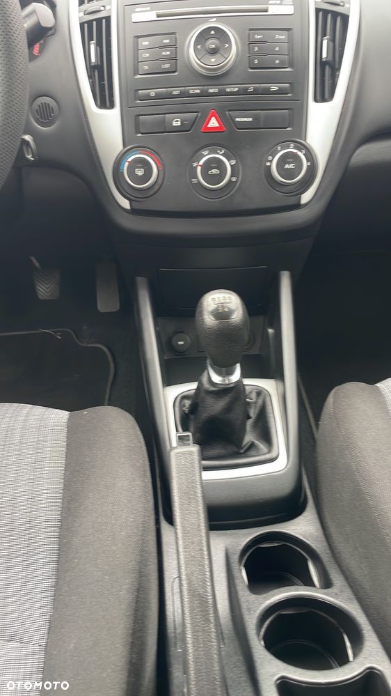 Kia Ceed - 11