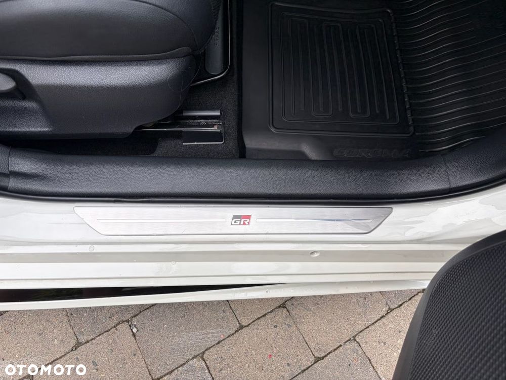 Toyota Corolla 1.8 Hybrid GR Sport - 25