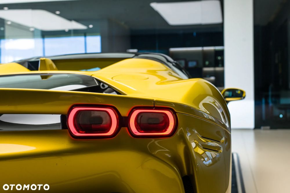 Ferrari SF90 Spider - 13
