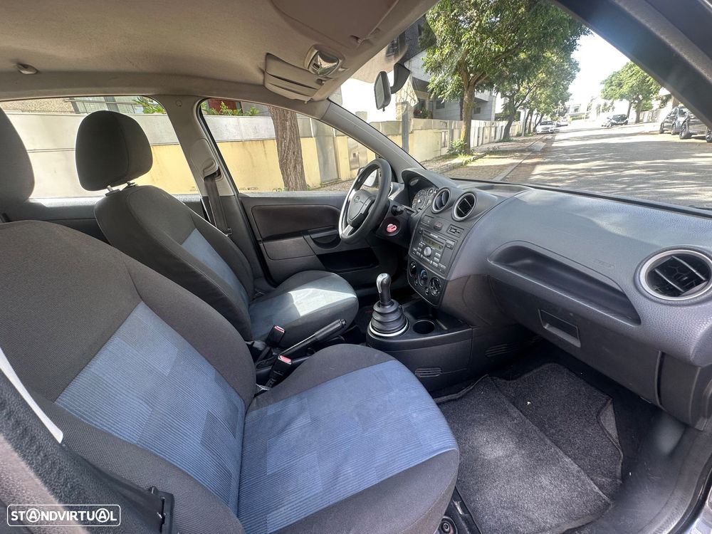 Ford Fiesta 1.25 Trend - 13