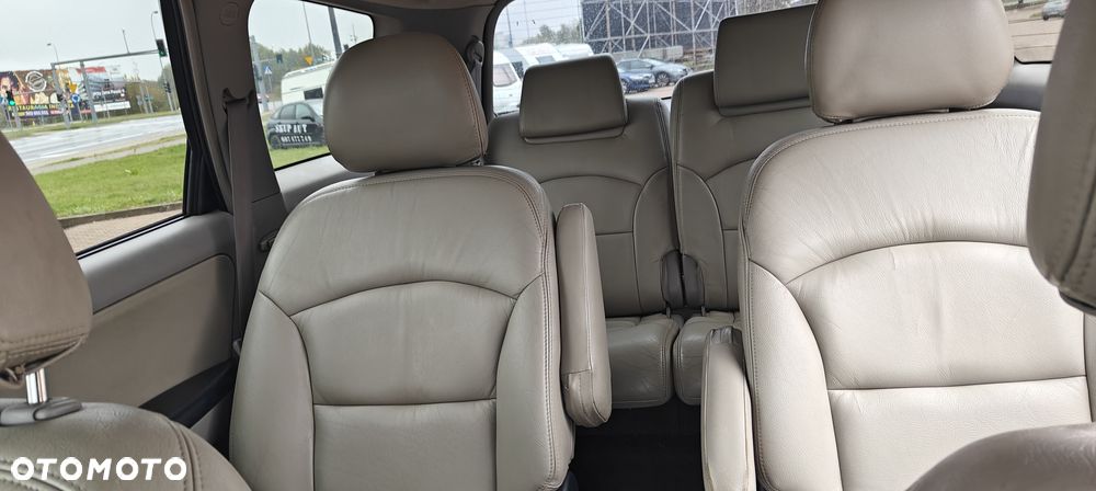 Mitsubishi Grandis 2.4 Intense - 11