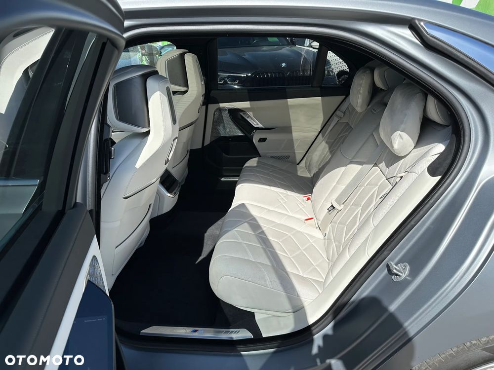 BMW i7 105.7kWh xDrive60 Individual Edition - 7