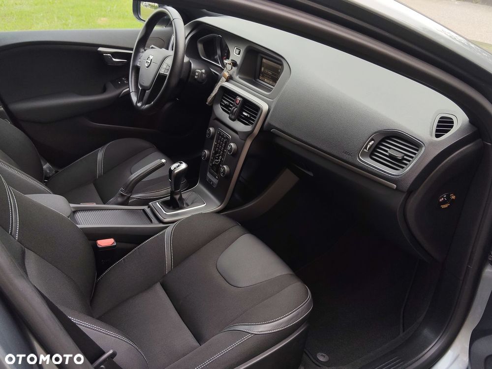 Volvo V40 T2 Momentum - 37