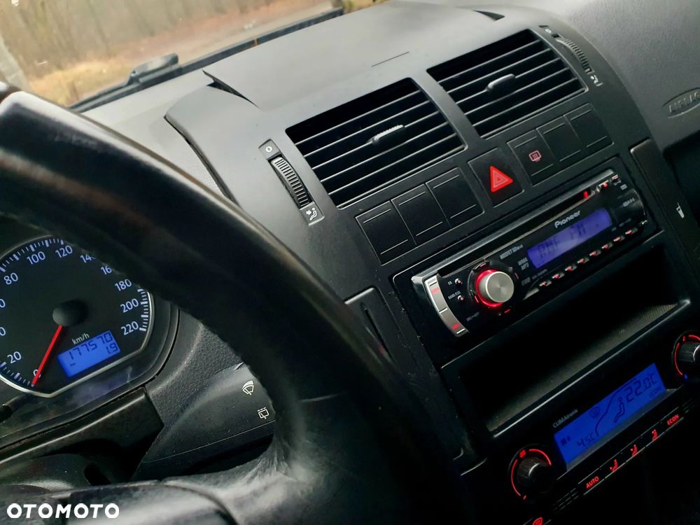 Volkswagen Polo 1.4 16V Comfortline - 14