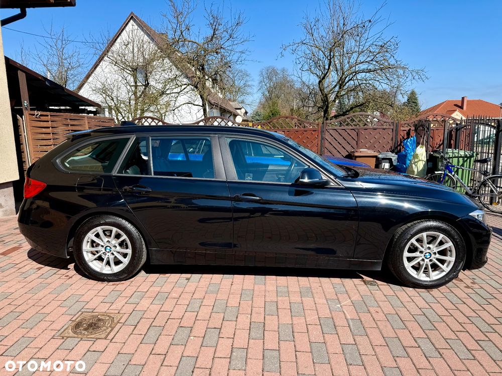 BMW Seria 3 320i - 5