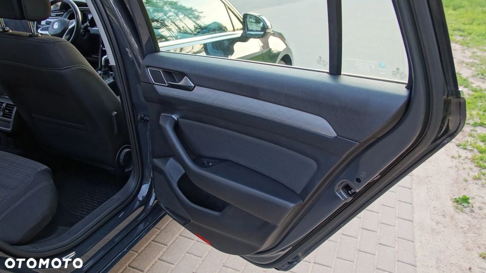 Volkswagen Passat 1.5 TSI EVO Business DSG - 33