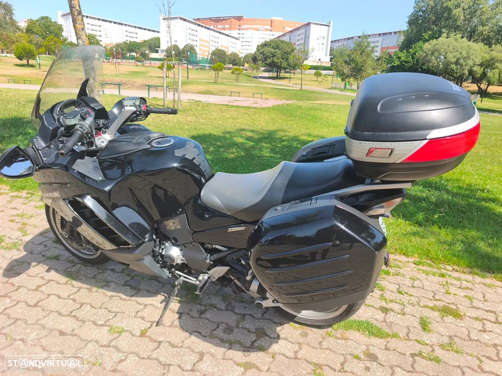 Kawasaki GTR 1400 - 2