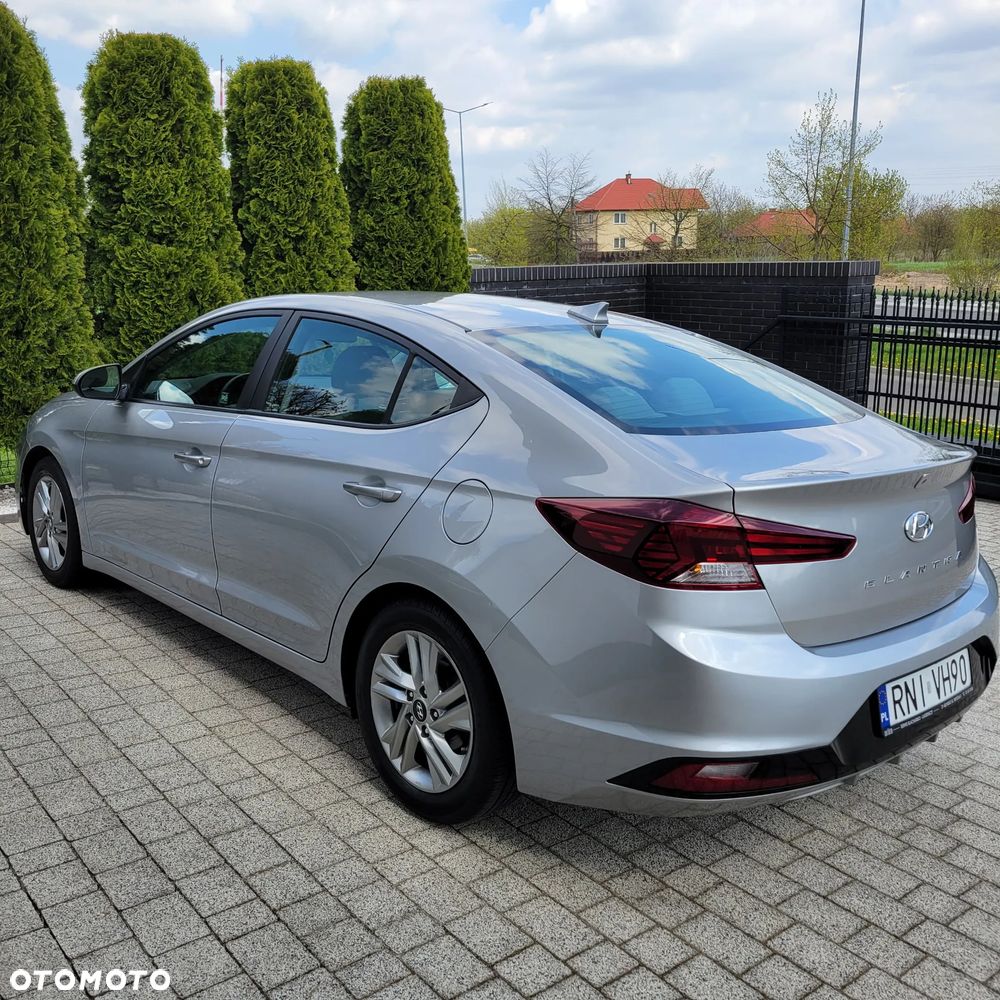 Hyundai Elantra - 8
