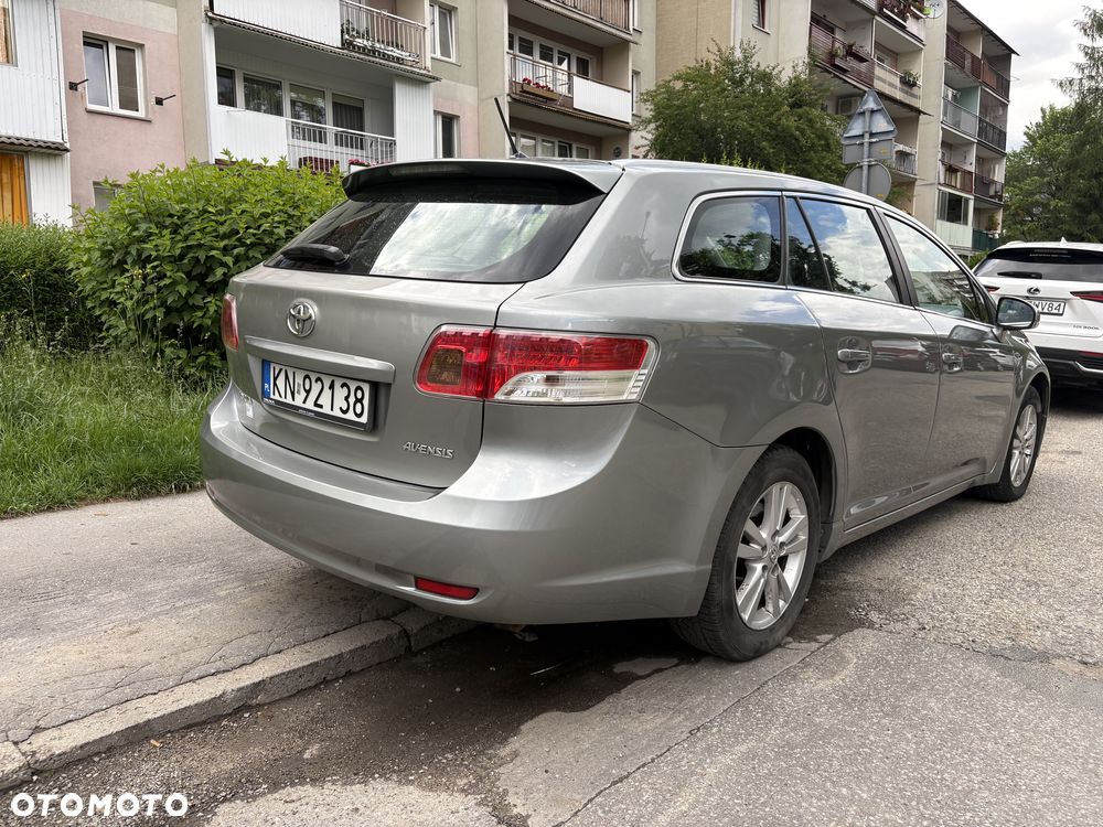 Toyota Avensis - 8