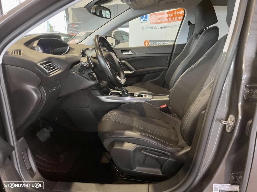 Peugeot 308 SW 1.2 PureTech Allure Pack EAT8 — fotografia 8