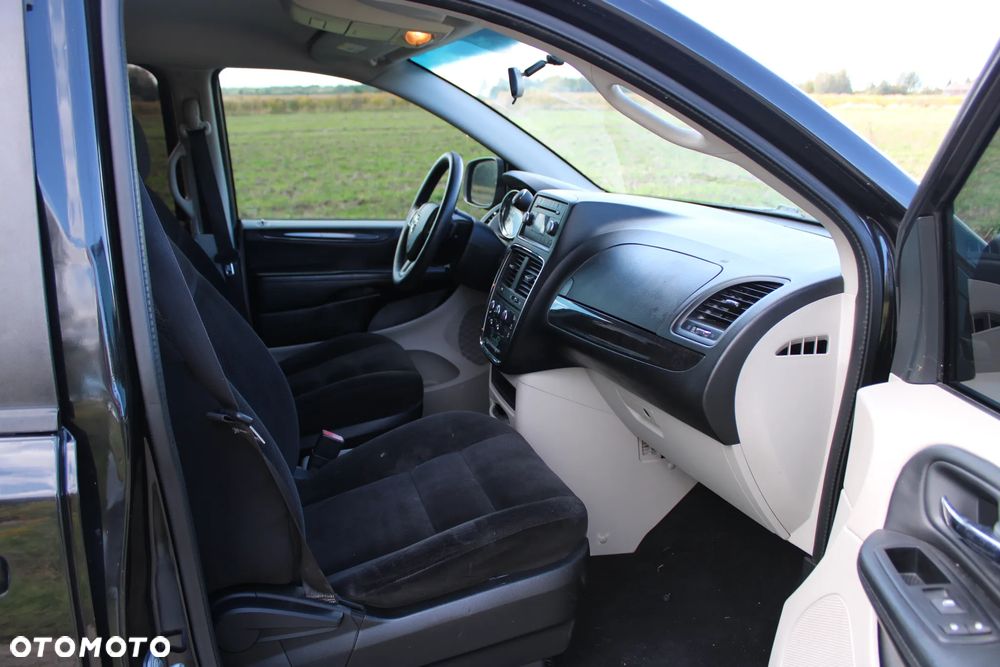 Dodge Grand Caravan - 13