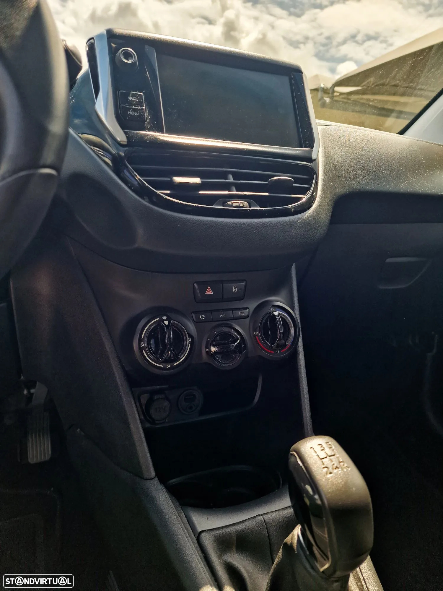 Peugeot 208 - 4