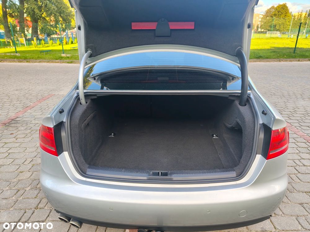 Audi A4 Limousine - 16