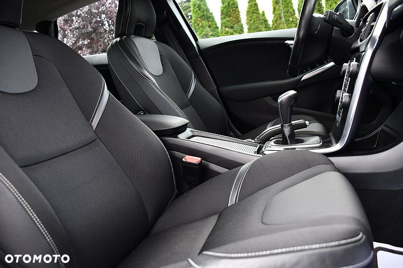 Volvo V40 T3 Momentum - 24