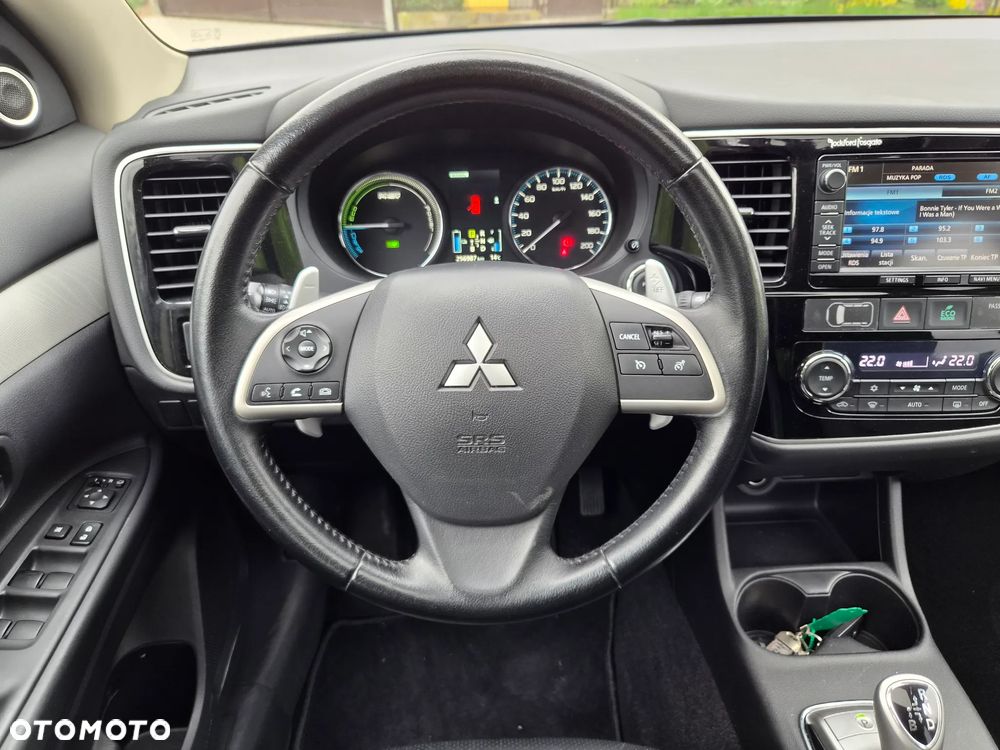 Mitsubishi Outlander 2.0 4WD Top - 31