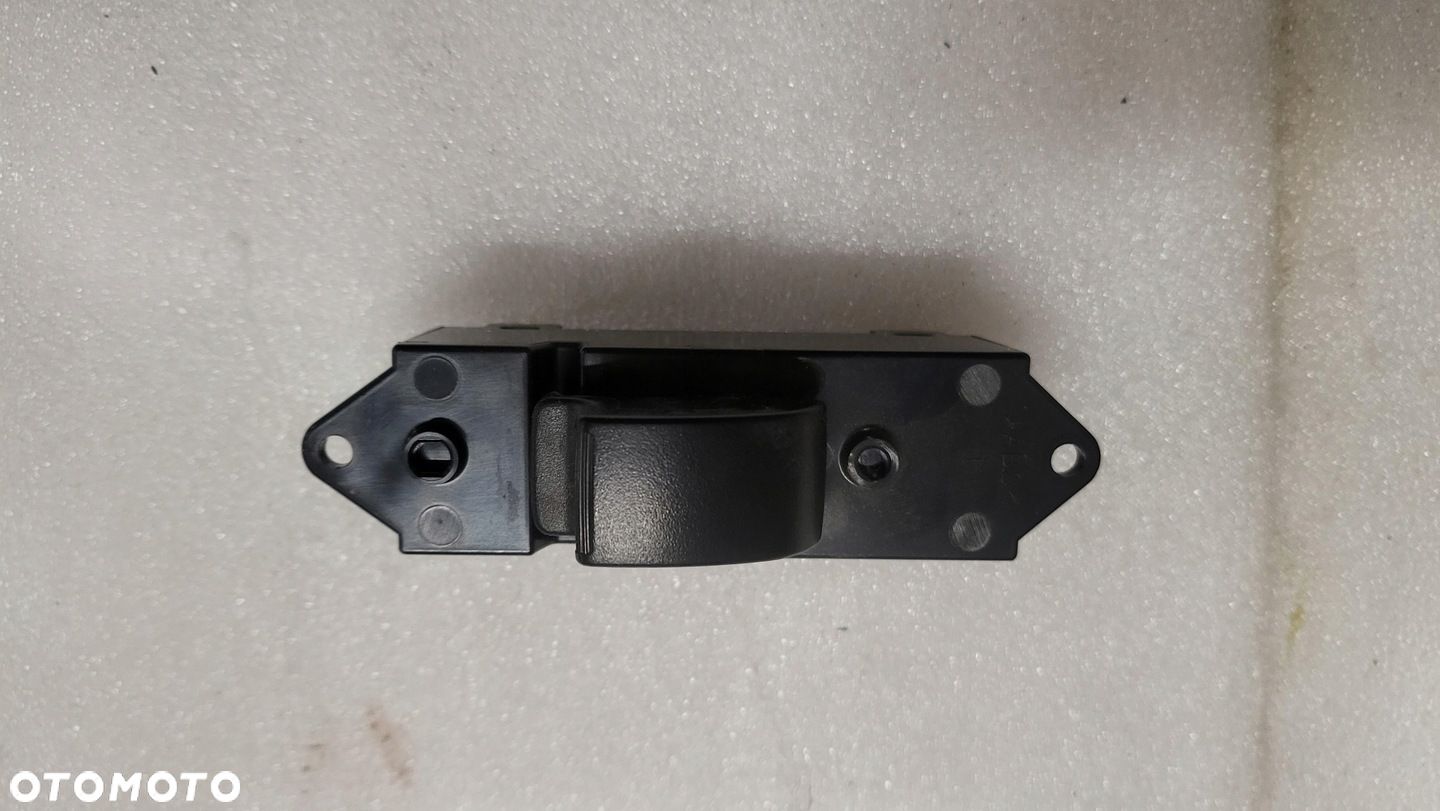 Przełącznik Szyb Tył Prawy MITSUBISHI LANCER VIII 07-15 EU 8608A066 - 1