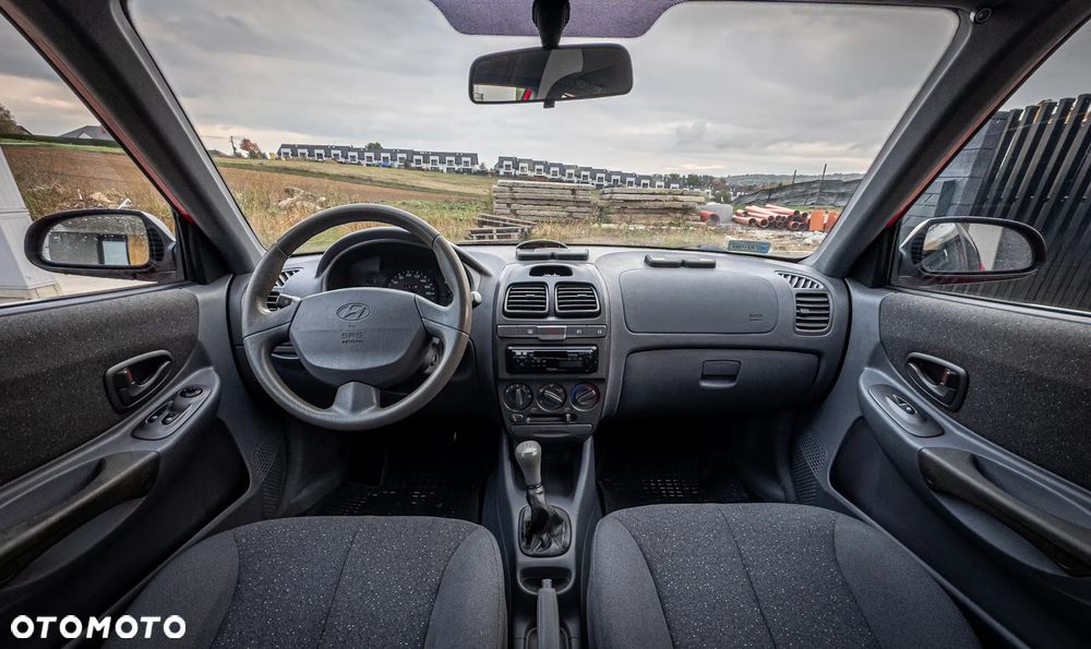 Hyundai Accent - 2