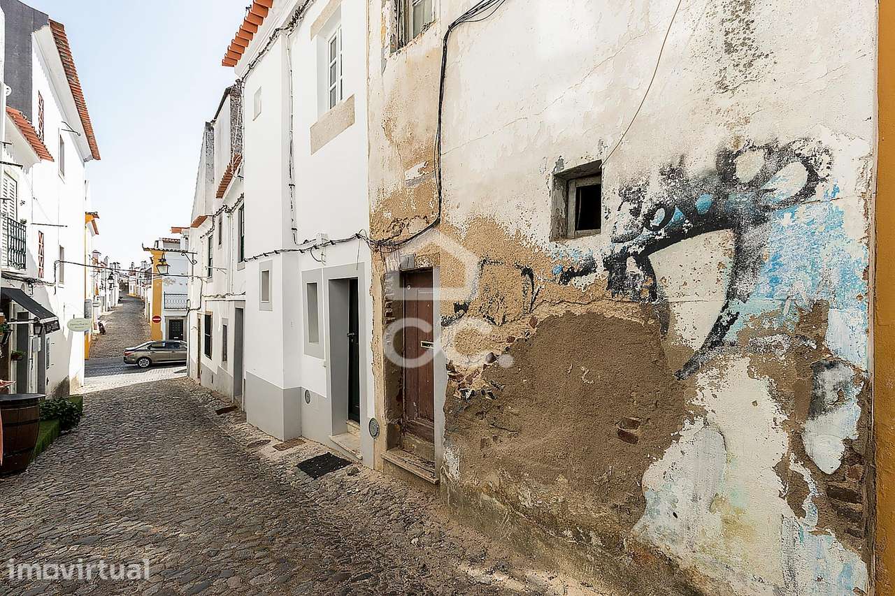 Ruína T2 c/ Projeto Aprovado no Centro Histórico de Évora - Grande imagem: 5/18