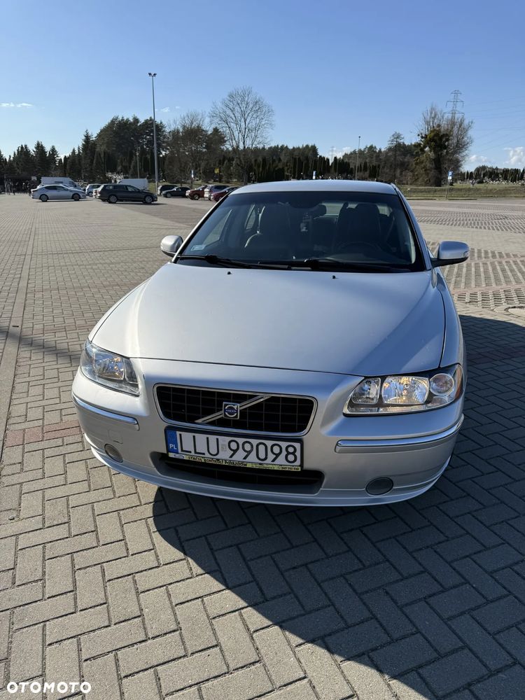 Volvo S60 2.5T Momentum - 1