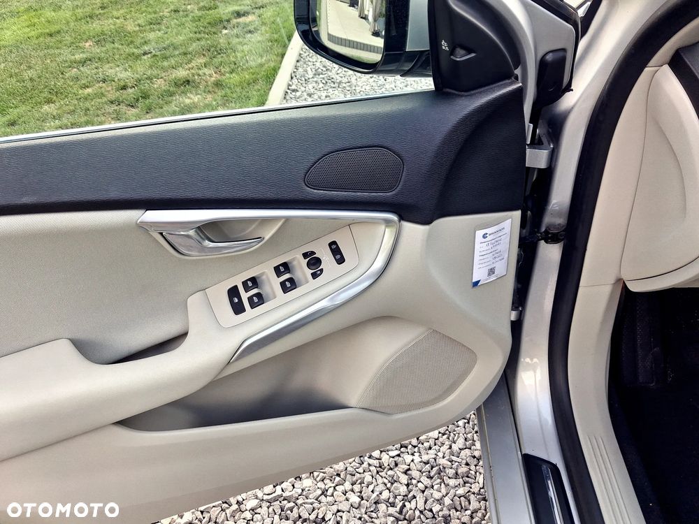 Volvo V40 D2 Summum - 17