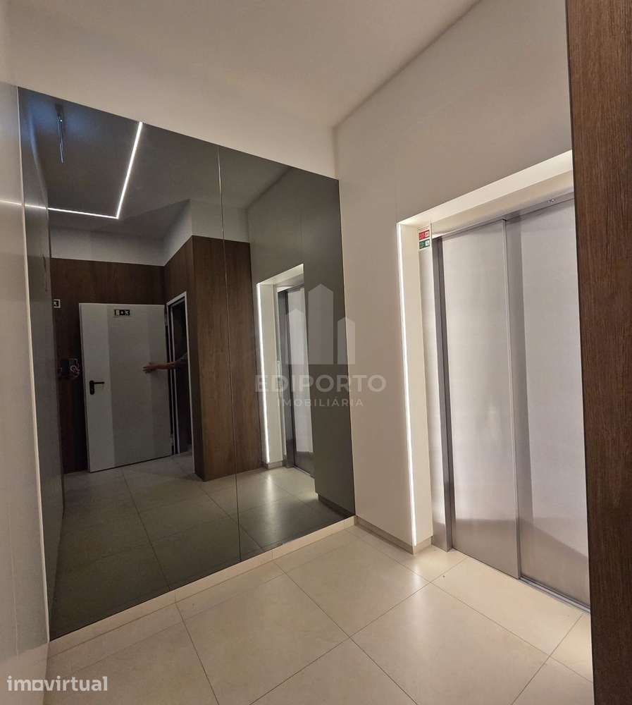 Apartamento T2 em Santa Marinha, Vila Nova de Gaia - Varanda e Garagem - Grande imagem: 5/19