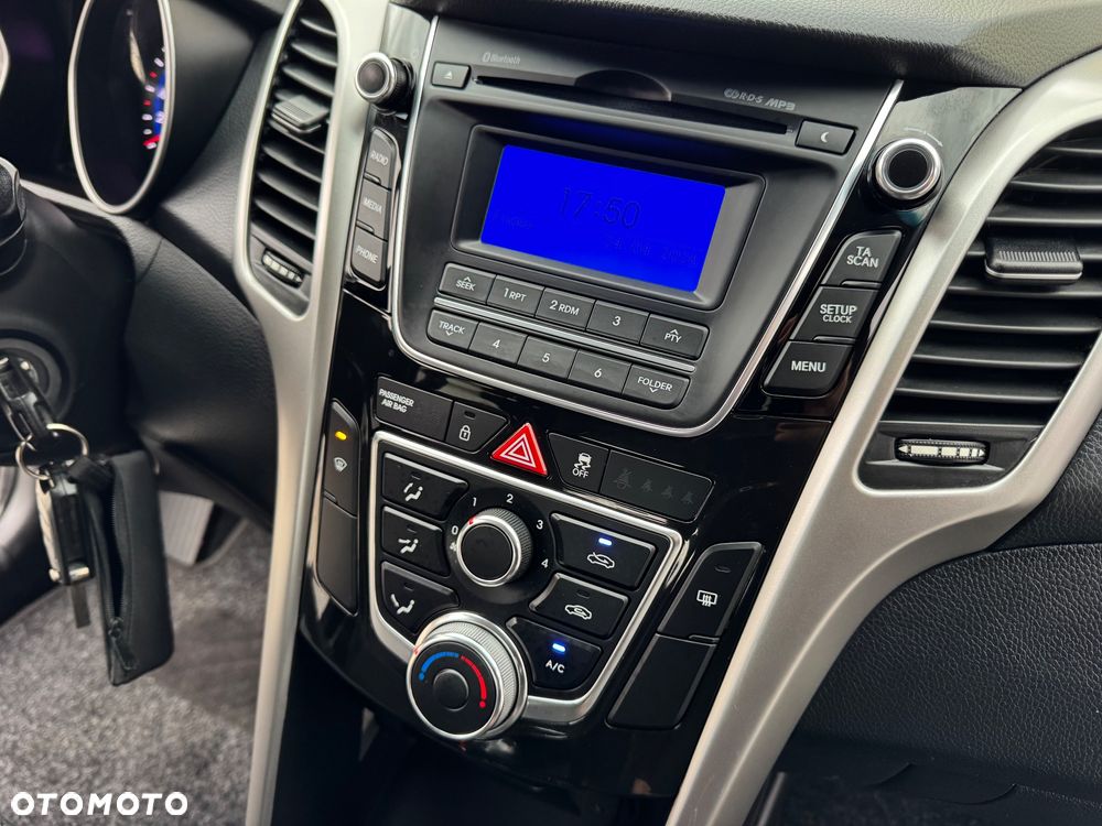 Hyundai i30 blue 1.4 YES Silver - 23