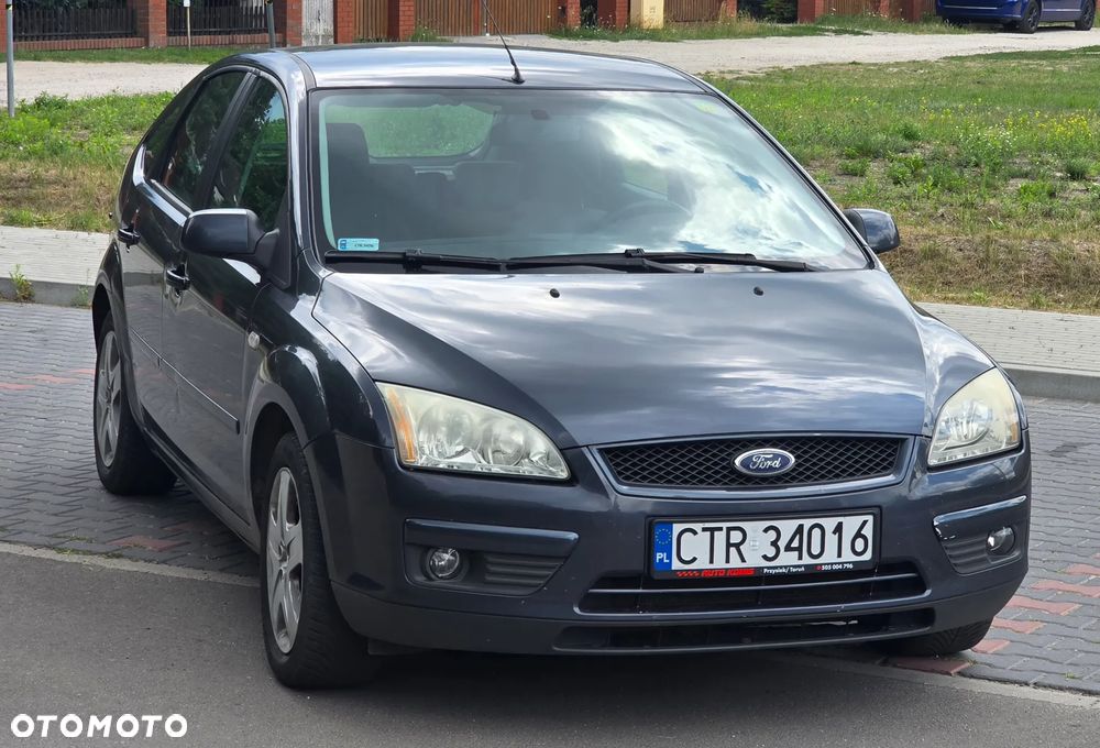 Ford Focus 1.6 16V Ambiente - 2