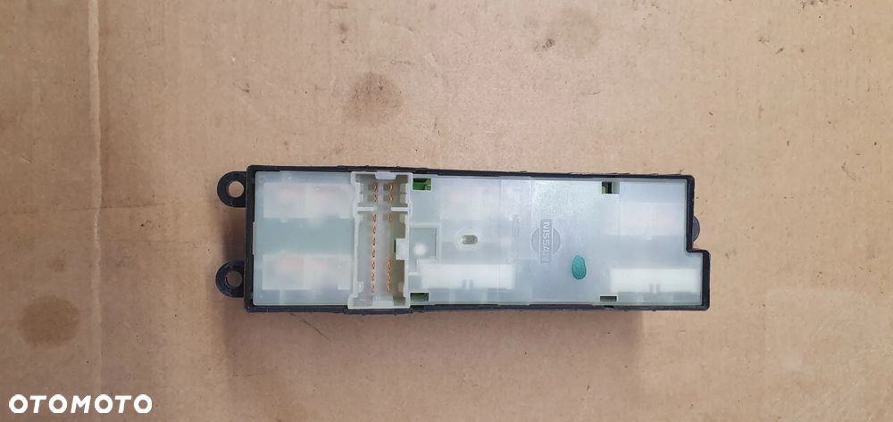 Przełącznik panel sterowania szyb Nissan Almera - 4