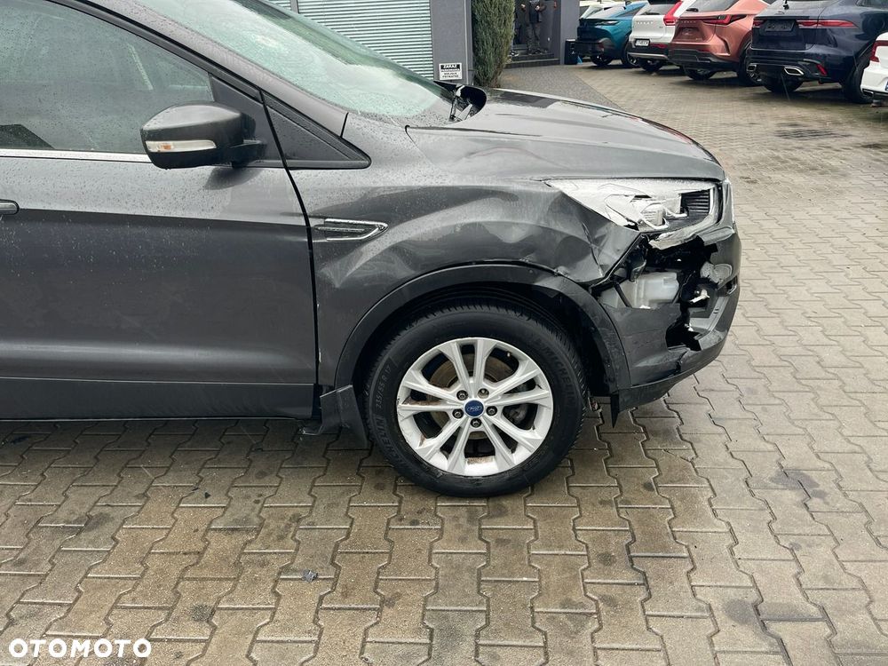 Ford Kuga 1.5 EcoBoost 2x4 Titanium - 6
