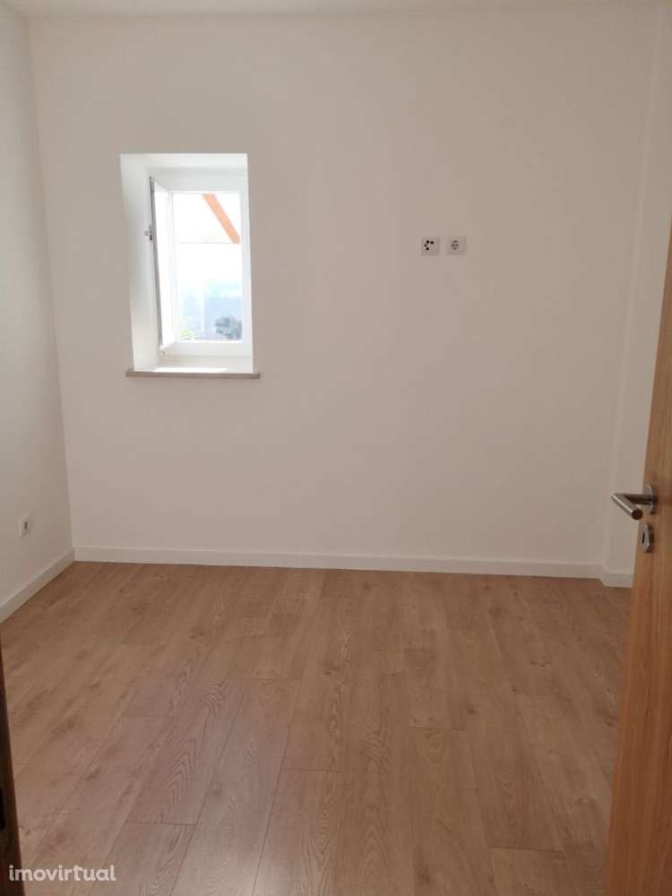Moradia T2+1 para arrendar em Santa Eufemia - Leiria - Grande imagem: 2/9