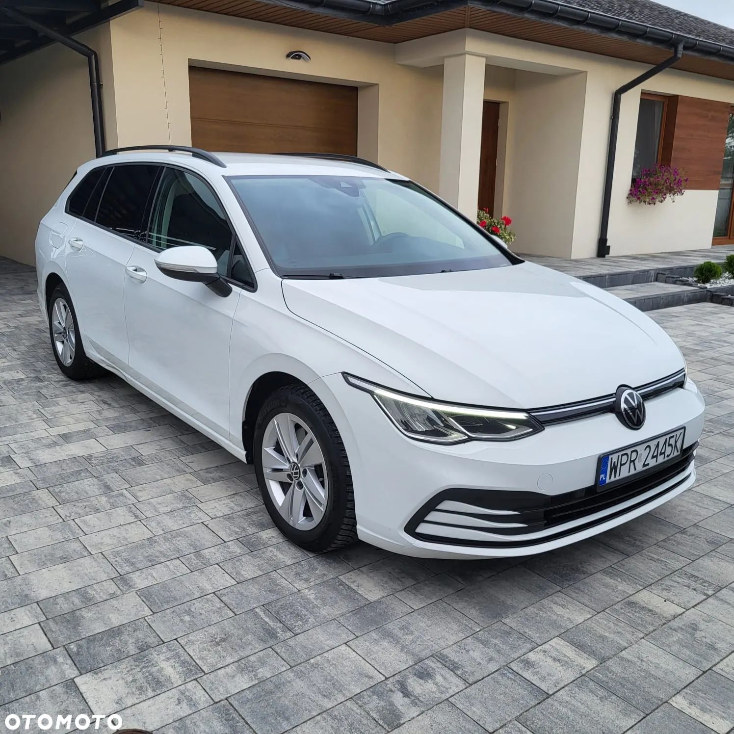 Volkswagen Golf - 1