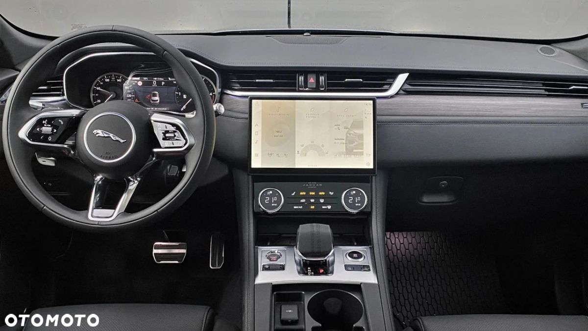 Jaguar F-Pace - 12