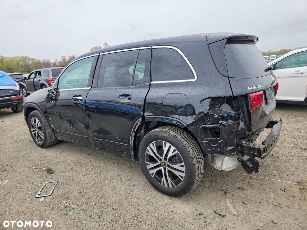 Mercedes-Benz GLB - 3