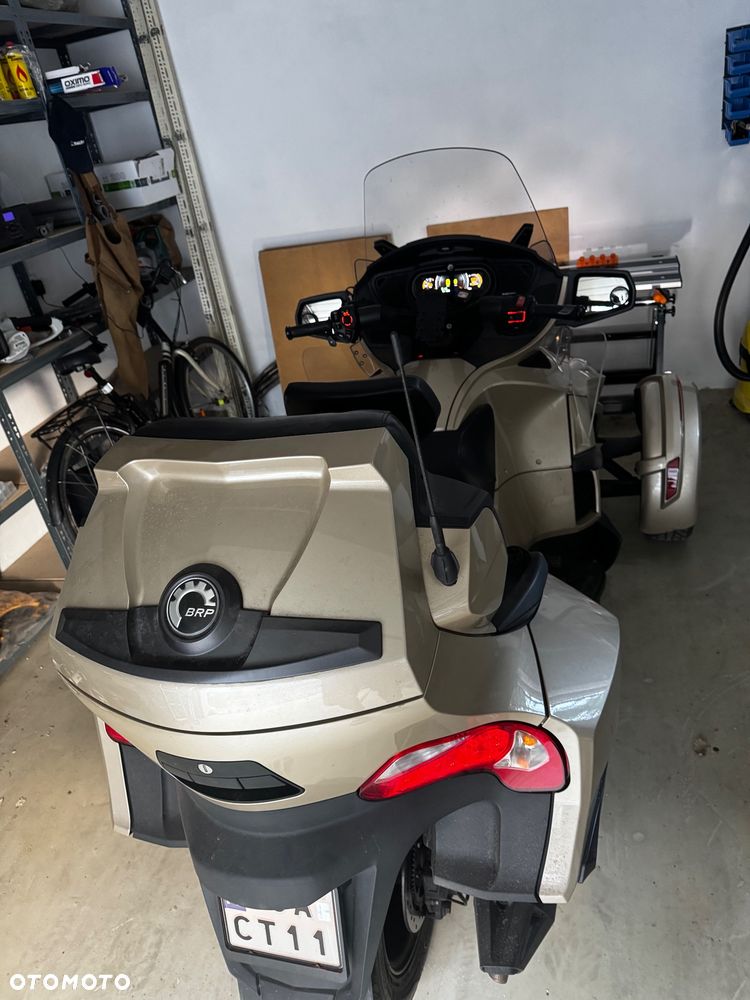 Can-Am Spyder - 1
