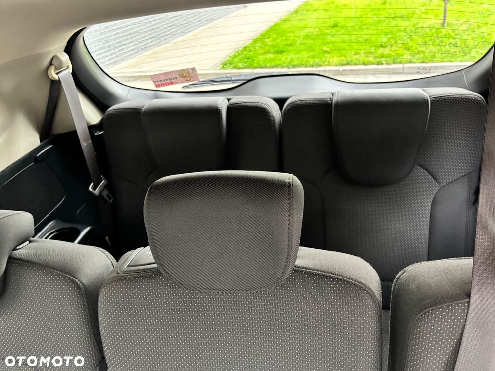 Kia Carens 1.7 CRDi M 7os - 29