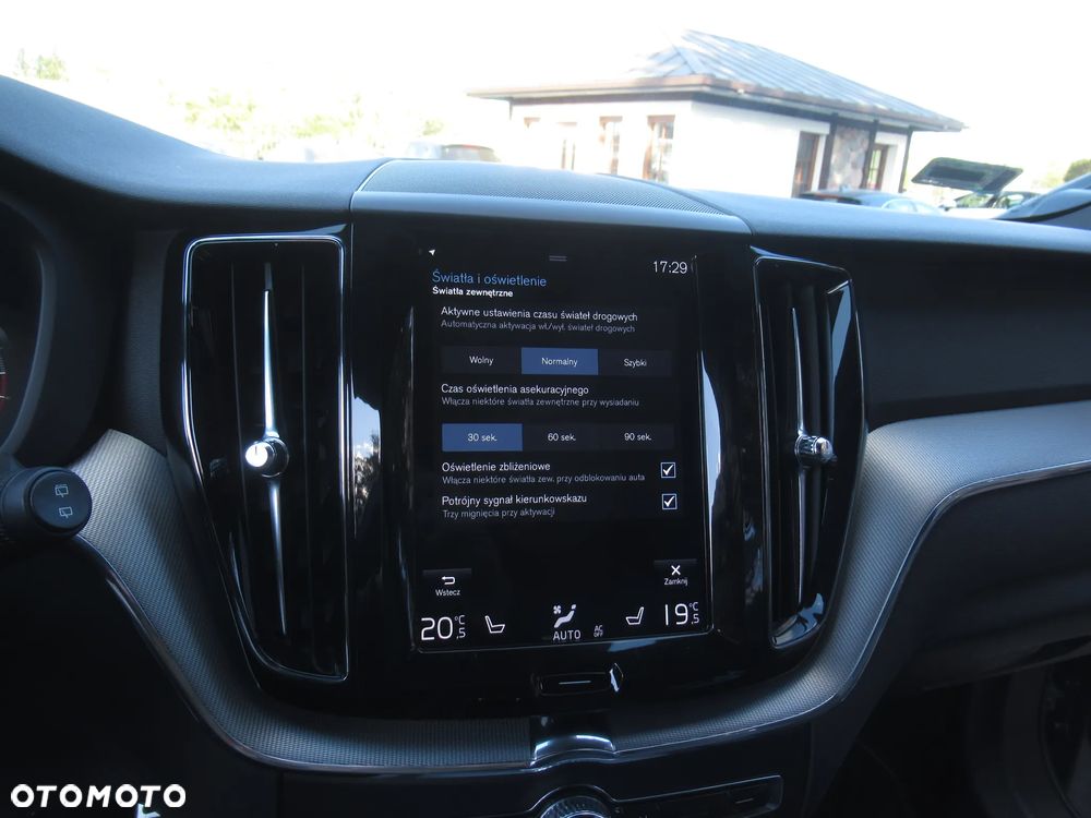 Volvo XC 60 T4 R-Design - 29