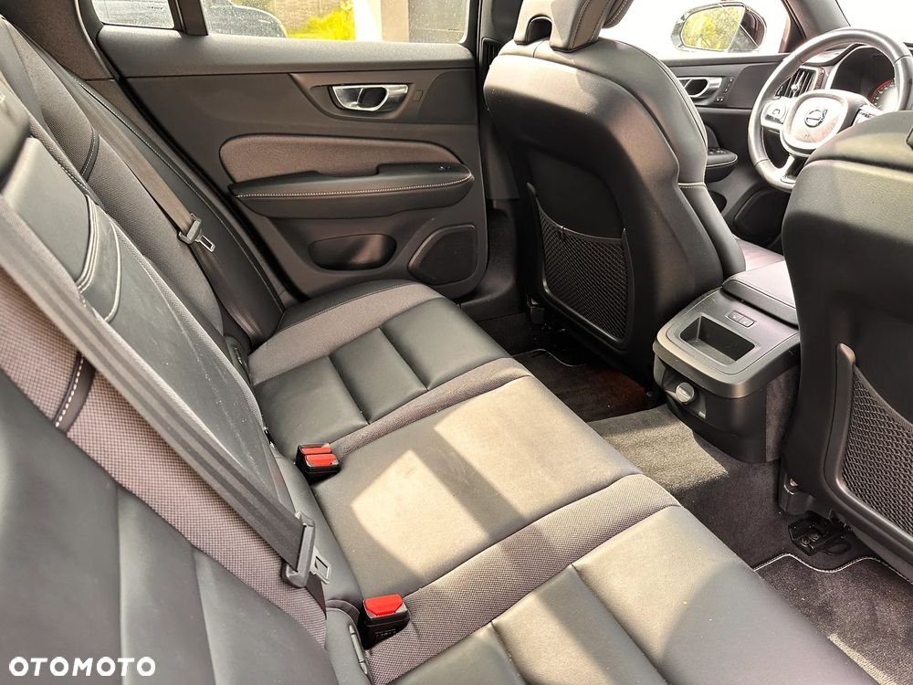 Volvo V60 B4 D R-Design - 19