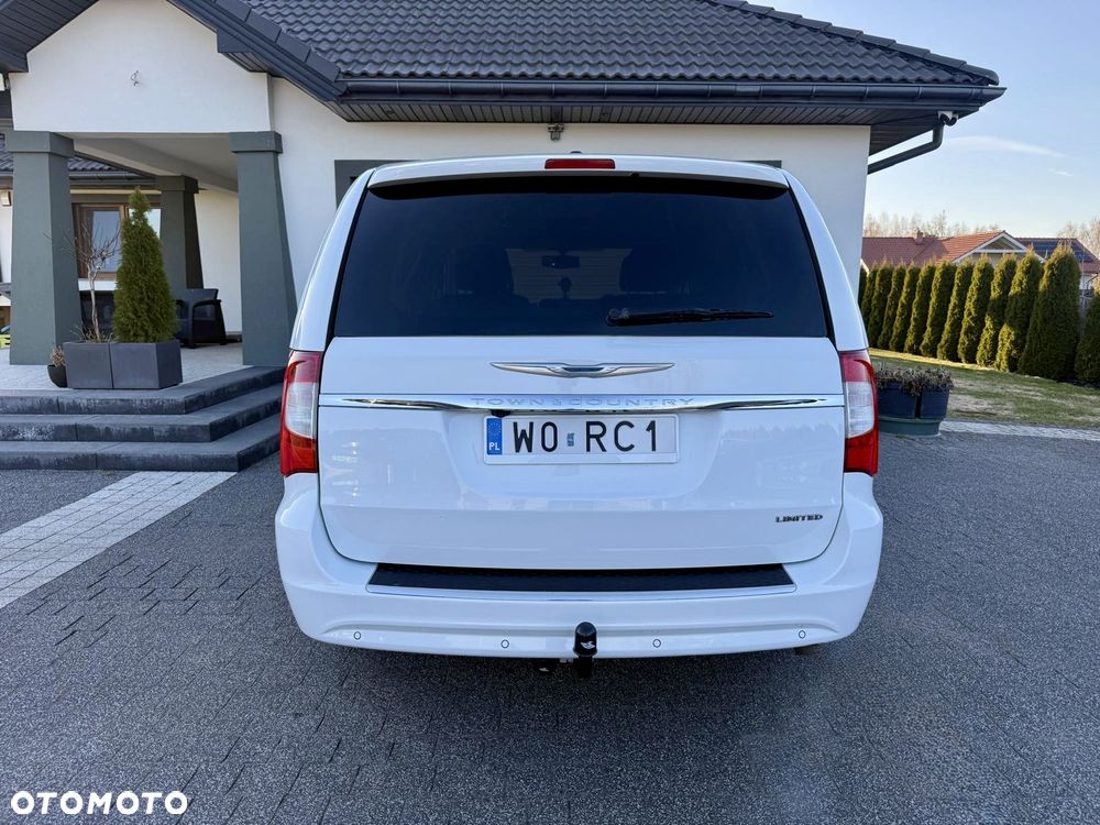 Chrysler Town & Country 3.6 Limited - 11