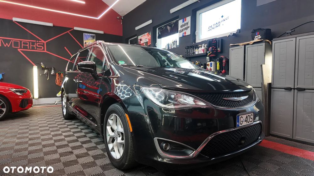 Chrysler Pacifica - 1